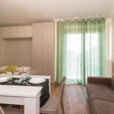 Guesthost - Comfy Apartment *